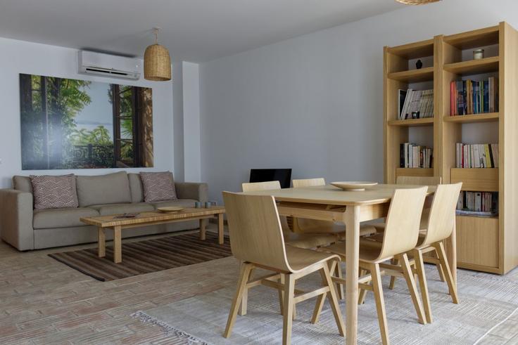 Sala de estar elegantemente projetada com móveis modernos em um apartamento no Building Rua Almirante Cândido dos Reis - my-choice-algarve - 1363426 em Santa Maria, Tavira