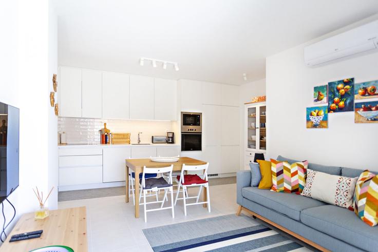 Elegante sala de estar con mobiliario moderno en un apartamento en Building Rua gil Eanes - my-choice-algarve - 1363516 en Conceição de Tavira, Tavira Elegante sala de estar con mobiliario moderno en un apartamento en Building Rua gil Eanes - my-choice-algarve - 1363516 en Conceição de Tavira, Tavira