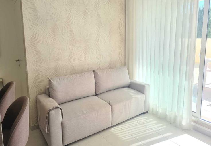 Elegante sala de estar con mobiliario moderno en un apartamento en Building Rua gil Eanes - my-choice-algarve - 1363519 en Conceição de Tavira, Tavira
