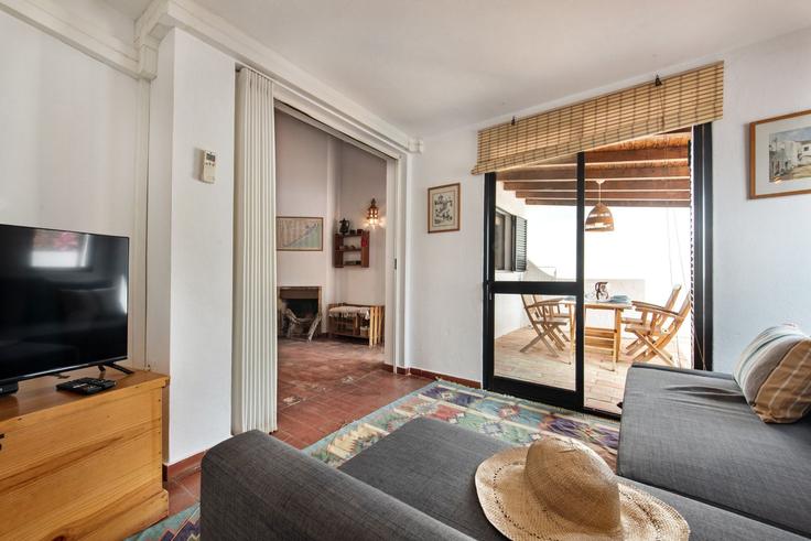 Sala de estar elegantemente projetada com móveis modernos em um apartamento no Building Rua Ana de Castro Osório - my-choice-algarve - 1363490 em Conceição de Tavira, Tavira