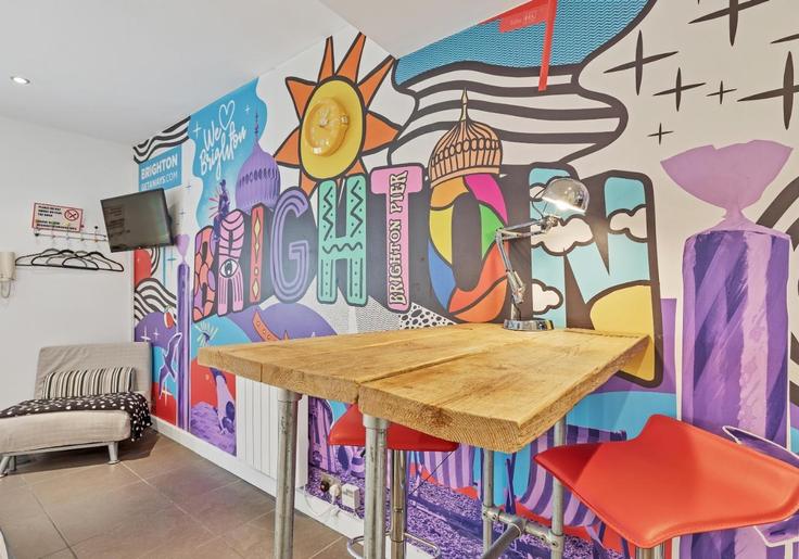 Brighton BrightonのBuilding Gloucester Street - my-getaways - 1383446のアパートメントにある、モダンな家具を備えたエレガントなデザインのリビングルーム