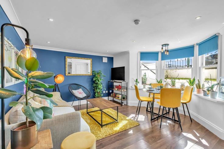 Brighton BrightonのBuilding Marine Parade - my-getaways - 1383400のアパートメントにある、モダンな家具を備えたエレガントなデザインのリビングルーム Brighton BrightonのBuilding Marine Parade - my-getaways - 1383400のアパートメントにある、モダンな家具を備えたエレガントなデザインのリビングルーム