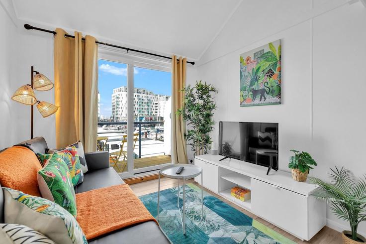 Sala de estar elegantemente projetada com móveis modernos em um apartamento no Building Western Concourse - my-getaways - 1383408 em Brighton, Brighton Sala de estar elegantemente projetada com móveis modernos em um apartamento no Building Western Concourse - my-getaways - 1383408 em Brighton, Brighton