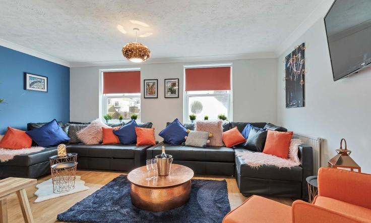 Brighton BrightonのBuilding Bristol Road - my-getaways - 1383387のアパートメントにある、モダンな家具を備えたエレガントなデザインのリビングルーム Brighton BrightonのBuilding Bristol Road - my-getaways - 1383387のアパートメントにある、モダンな家具を備えたエレガントなデザインのリビングルーム