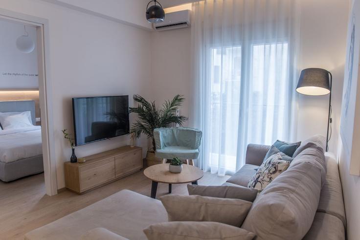 Building Pafsaniou - my-greek-vacations - 1340856 adresindeki bir dairede modern mobilyalarla zarif bir şekilde tasarlanmış oturma odası Central Athens, Athens Building Pafsaniou - my-greek-vacations - 1340856 adresindeki bir dairede modern mobilyalarla zarif bir şekilde tasarlanmış oturma odası Central Athens, Athens