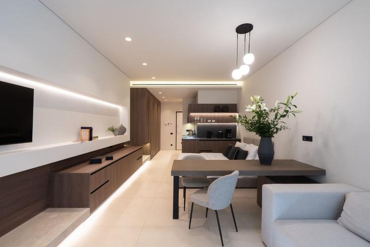 Elegante sala de estar con mobiliario moderno en un apartamento en Building Milioni - my-greek-vacations - 1340964 en Central Athens, Athens Elegante sala de estar con mobiliario moderno en un apartamento en Building Milioni - my-greek-vacations - 1340964 en Central Athens, Athens