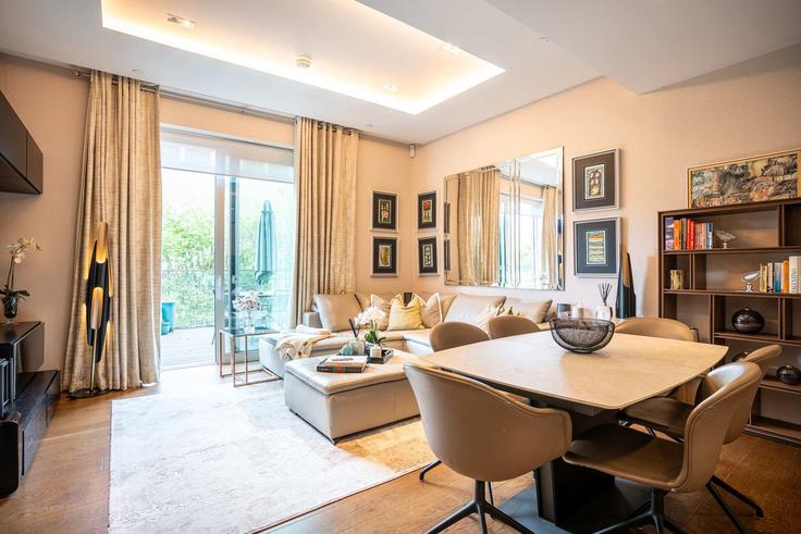 Salle de séjour élégante avec mobilier moderne dans un appartement à Building Ongar Road - my-london-hop-limited - 1523552 à London Borough of Hammersmith and Fulham, London