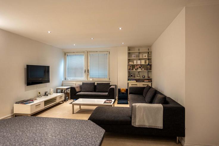 Sala de estar elegantemente projetada com móveis modernos em um apartamento no Building Great Dover Street - my-london-hop-limited - 1525676 em London Borough of Southwark, London