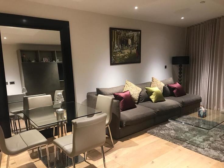Salle de séjour élégante avec mobilier moderne dans un appartement à Building Circus Road West - my-london-hop-limited - 1630780 à London Borough of Wandsworth, London