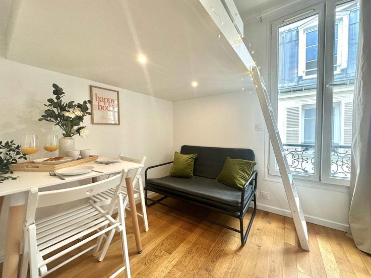 17th arrondissement, Paris 소재 Building Passage Cardinet - my-suite-paris - 1365968 유닛에 마련된, 현대적인 가구로 꾸며진 우아한 디자인의 거실 17th arrondissement, Paris 소재 Building Passage Cardinet - my-suite-paris - 1365968 유닛에 마련된, 현대적인 가구로 꾸며진 우아한 디자인의 거실