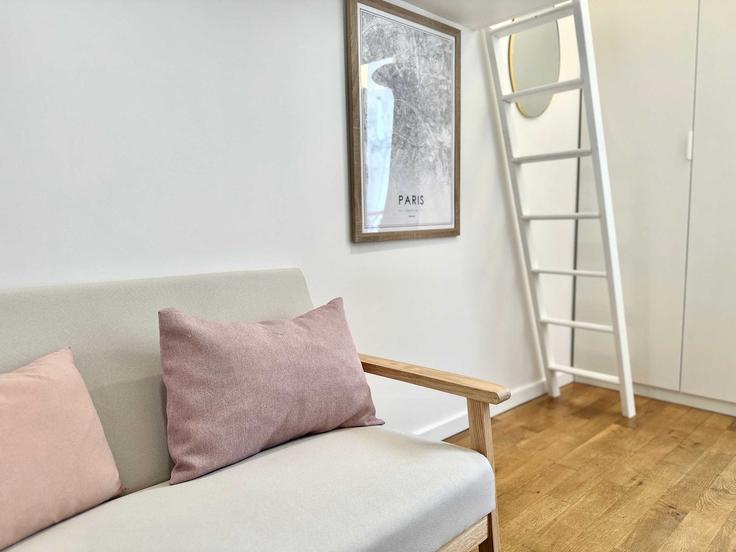 Building Passage Cardinet - my-suite-paris - 1365962 adresindeki bir dairede modern mobilyalarla zarif bir şekilde tasarlanmış oturma odası 17th arrondissement, Paris Building Passage Cardinet - my-suite-paris - 1365962 adresindeki bir dairede modern mobilyalarla zarif bir şekilde tasarlanmış oturma odası 17th arrondissement, Paris