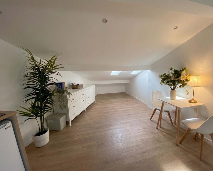 Elegant gestaltetes Wohnzimmer mit moderner Einrichtung in einer Wohnung im Building Rue du Docteur Lucas-Championnière - my-suite-paris - 1610998 in 13th arrondissement, Paris Elegant gestaltetes Wohnzimmer mit moderner Einrichtung in einer Wohnung im Building Rue du Docteur Lucas-Championnière - my-suite-paris - 1610998 in 13th arrondissement, Paris