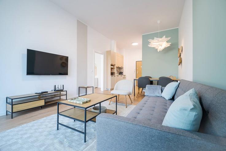 Building Studentski Kompleks, Prof. Dr. Dimitar Dobrev Street 6 - mycampustay-ltd - 1695212 adresindeki bir dairede modern mobilyalarla zarif bir şekilde tasarlanmış oturma odası Sofia, Sofia Building Studentski Kompleks, Prof. Dr. Dimitar Dobrev Street 6 - mycampustay-ltd - 1695212 adresindeki bir dairede modern mobilyalarla zarif bir şekilde tasarlanmış oturma odası Sofia, Sofia