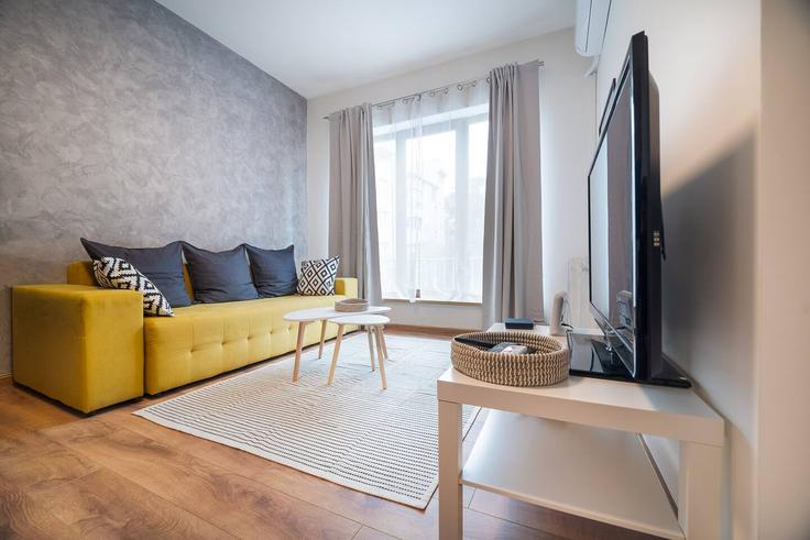 Elegant gestaltetes Wohnzimmer mit moderner Einrichtung in einer Wohnung im Building Sofia Center, Hristo Botev Boulevard 38А - mycampustay-ltd - 1695174 in Sofia, Sofia Elegant gestaltetes Wohnzimmer mit moderner Einrichtung in einer Wohnung im Building Sofia Center, Hristo Botev Boulevard 38А - mycampustay-ltd - 1695174 in Sofia, Sofia