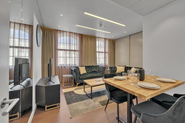 Building Baker Street - mycityresidence - 1024987 - LON adresindeki bir dairede modern mobilyalarla zarif bir şekilde tasarlanmış oturma odası City of Westminster, London