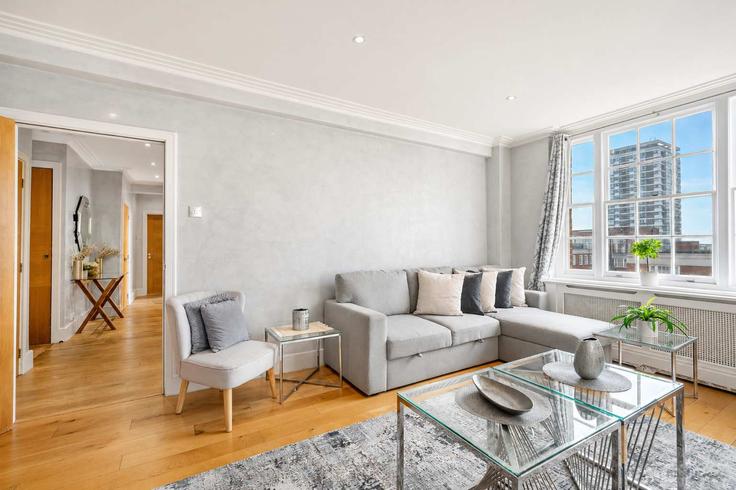 London City of WestminsterのBuilding Edgware Road - mycityresidence - 1234724のアパートメントにある、モダンな家具を備えたエレガントなデザインのリビングルーム