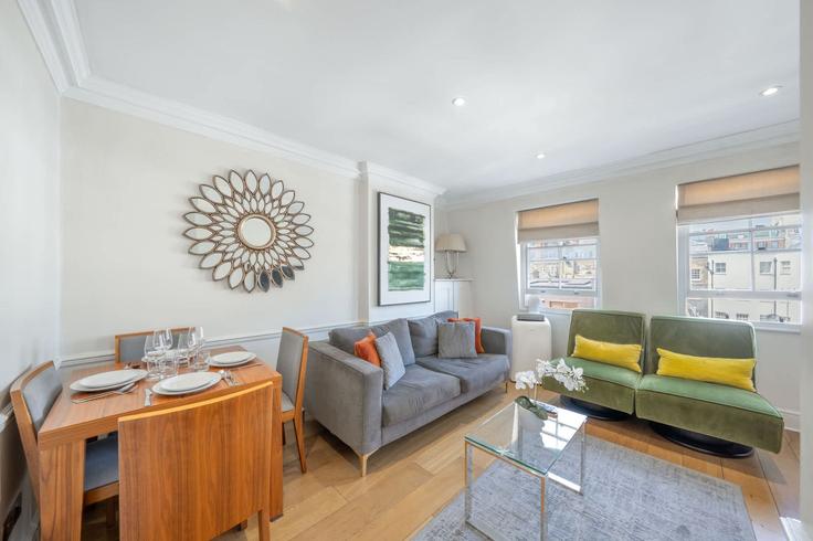 Building Hertford Street - mycityresidence - 1018709 - LON adresindeki bir dairede modern mobilyalarla zarif bir şekilde tasarlanmış oturma odası City of Westminster, London Building Hertford Street - mycityresidence - 1018709 - LON adresindeki bir dairede modern mobilyalarla zarif bir şekilde tasarlanmış oturma odası City of Westminster, London