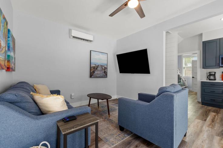 Salle de séjour élégante avec mobilier moderne dans un appartement à Building Cobia Street - mydestinbeachvacation - 1285911 - USA à Destin, Destin Salle de séjour élégante avec mobilier moderne dans un appartement à Building Cobia Street - mydestinbeachvacation - 1285911 - USA à Destin, Destin