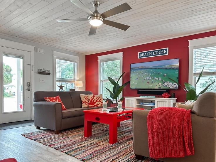 Sala de estar elegantemente projetada com móveis modernos em um apartamento no Building Luke Avenue - mydestinbeachvacation - 1285908 - USA em Destin, Destin