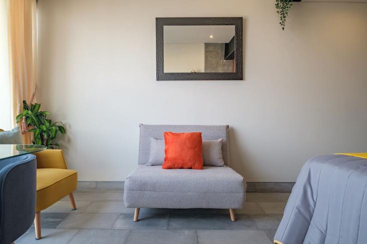 Building Avenida Marina Nacional - myla-stays - 1356972 adresindeki bir dairede modern mobilyalarla zarif bir şekilde tasarlanmış oturma odası Mexico City, Mexico City Building Avenida Marina Nacional - myla-stays - 1356972 adresindeki bir dairede modern mobilyalarla zarif bir şekilde tasarlanmış oturma odası Mexico City, Mexico City