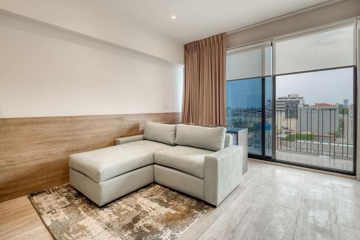Mexico City Mexico CityのBuilding Avenida Chapultepec - myla-stays - 1356989のアパートメントにある、モダンな家具を備えたエレガントなデザインのリビングルーム