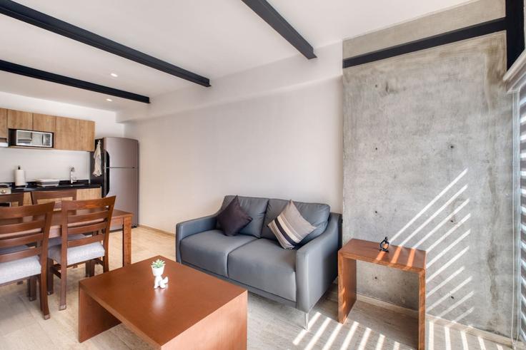 Mexico City Mexico CityのBuilding Salamanca - myla-stays - 1436586のアパートメントにある、モダンな家具を備えたエレガントなデザインのリビングルーム