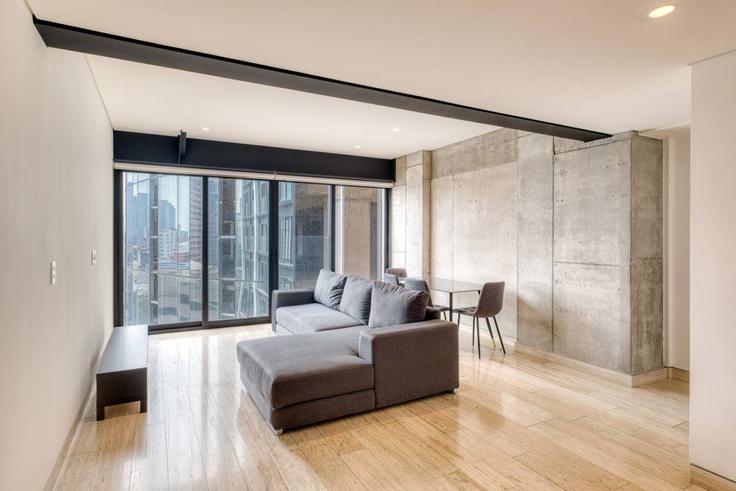 Salle de séjour élégante avec mobilier moderne dans un appartement à Building Avenida Marina Nacional - myla-stays - 1507388 à Mexico City, Mexico City