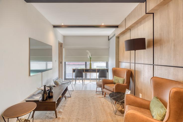 Mexico City, Mexico City에 위치한 Building Salamanca - myla-stays - 1534614 유닛의 세련된 인테리어가 돋보이는 거실 Mexico City, Mexico City에 위치한 Building Salamanca - myla-stays - 1534614 유닛의 세련된 인테리어가 돋보이는 거실