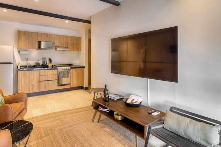 Elegante sala de estar con mobiliario moderno en un apartamento en Building Salamanca - myla-stays - 1534614 en Mexico City, Mexico City Elegante sala de estar con mobiliario moderno en un apartamento en Building Salamanca - myla-stays - 1534614 en Mexico City, Mexico City