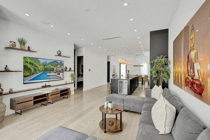 Miami MiamiのBuilding Northwest 52nd Street - myluxbnb - 1632319のアパートメントにある、モダンな家具を備えたエレガントなデザインのリビングルーム Miami MiamiのBuilding Northwest 52nd Street - myluxbnb - 1632319のアパートメントにある、モダンな家具を備えたエレガントなデザインのリビングルーム