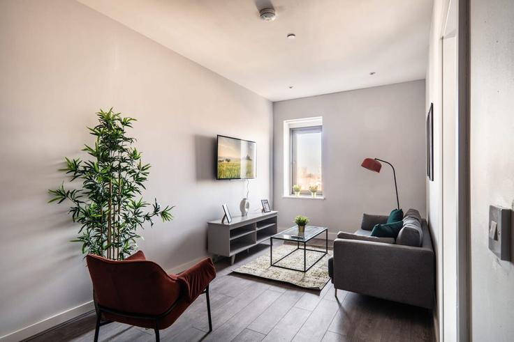 Elegant gestaltetes Wohnzimmer mit moderner Einrichtung in einer Wohnung im Building Crosby Road North - mypropertyhost - 1270312 - LON in Metropolitan Borough of Sefton, Liverpool