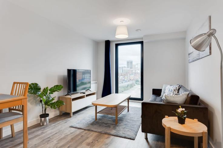 Salle de séjour élégante avec mobilier moderne dans un appartement à Building Bradford Street - mypropertyhost - 1270045 - LON à Birmingham District, Birmingham
