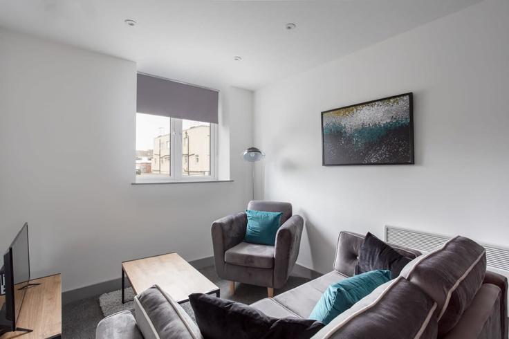 Elegante sala de estar con mobiliario moderno en un apartamento en Building Telford Terrace - mypropertyhost - 1270138 - LON en City of Leeds, Leeds Elegante sala de estar con mobiliario moderno en un apartamento en Building Telford Terrace - mypropertyhost - 1270138 - LON en City of Leeds, Leeds