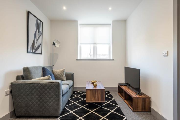 Elegante sala de estar con mobiliario moderno en un apartamento en Building Telford Terrace - mypropertyhost - 1270149 - LON en City of Leeds, Leeds