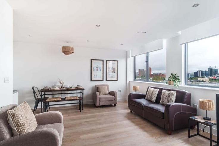 Elegant gestaltetes Wohnzimmer mit moderner Einrichtung in einer Wohnung im Building Talbot Road - mypropertyhost - 1270243 - LON in Trafford, Manchester Elegant gestaltetes Wohnzimmer mit moderner Einrichtung in einer Wohnung im Building Talbot Road - mypropertyhost - 1270243 - LON in Trafford, Manchester