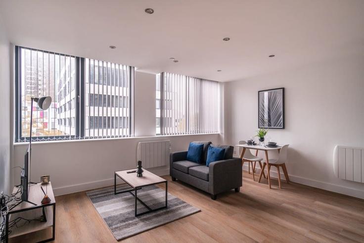 Elegant gestaltetes Wohnzimmer mit moderner Einrichtung in einer Wohnung im Building Talbot Road - mypropertyhost - 1270269 - LON in Trafford, Manchester Elegant gestaltetes Wohnzimmer mit moderner Einrichtung in einer Wohnung im Building Talbot Road - mypropertyhost - 1270269 - LON in Trafford, Manchester
