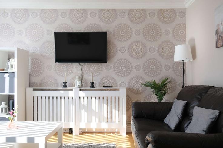 Salle de séjour élégante avec mobilier moderne dans un appartement à Building Julius Gardens - mypropertyhost - 1270627 - LON à Luton, Luton