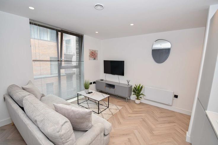 Sala de estar elegantemente projetada com móveis modernos em um apartamento no Building Ducie Street - mypropertyhost - 1241733 - LON em Manchester, Manchester Sala de estar elegantemente projetada com móveis modernos em um apartamento no Building Ducie Street - mypropertyhost - 1241733 - LON em Manchester, Manchester