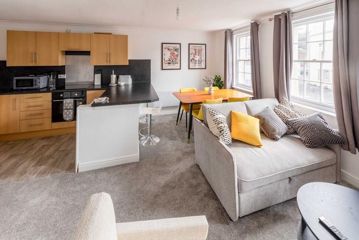 Sala de estar elegantemente projetada com móveis modernos em um apartamento no Building Slipway - mypropertyhost - 1270737 - LON em Copeland District, Whitehaven Sala de estar elegantemente projetada com móveis modernos em um apartamento no Building Slipway - mypropertyhost - 1270737 - LON em Copeland District, Whitehaven