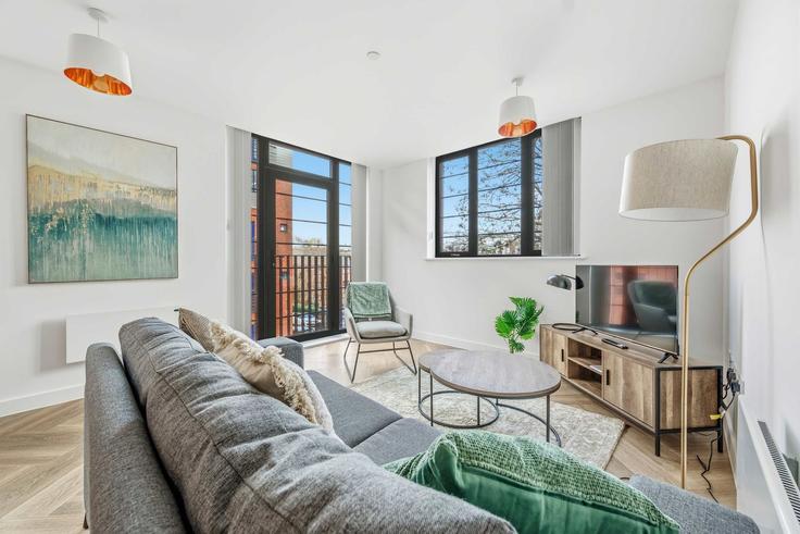 Elegant gestaltetes Wohnzimmer mit moderner Einrichtung in einer Wohnung im Building Scotland Street - mypropertyhost - 1359571 in Birmingham District, Birmingham Elegant gestaltetes Wohnzimmer mit moderner Einrichtung in einer Wohnung im Building Scotland Street - mypropertyhost - 1359571 in Birmingham District, Birmingham