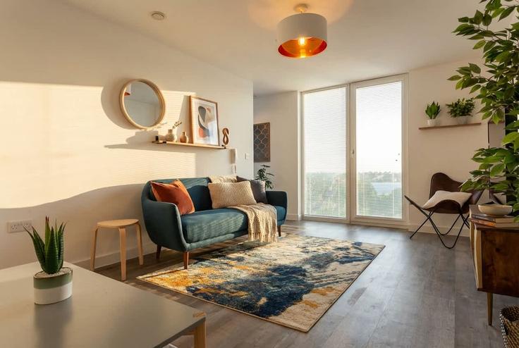 Salle de séjour élégante avec mobilier moderne dans un appartement à Building Talbot Road - mypropertyhost - 1270082 - LON à Trafford, Manchester