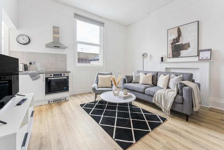 Building Grosvenor Street - mypropertyhost - 1270317 - LON adresindeki bir dairede modern mobilyalarla zarif bir şekilde tasarlanmış oturma odası Cheltenham, Cheltenham Building Grosvenor Street - mypropertyhost - 1270317 - LON adresindeki bir dairede modern mobilyalarla zarif bir şekilde tasarlanmış oturma odası Cheltenham, Cheltenham