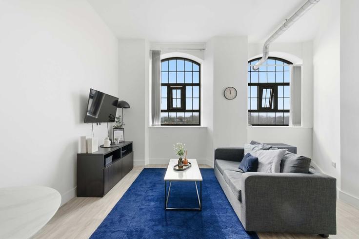 Sala de estar elegantemente projetada com móveis modernos em um apartamento no Building Crocus Street - mypropertyhost - 1270340 - LON em Nottingham, Nottingham