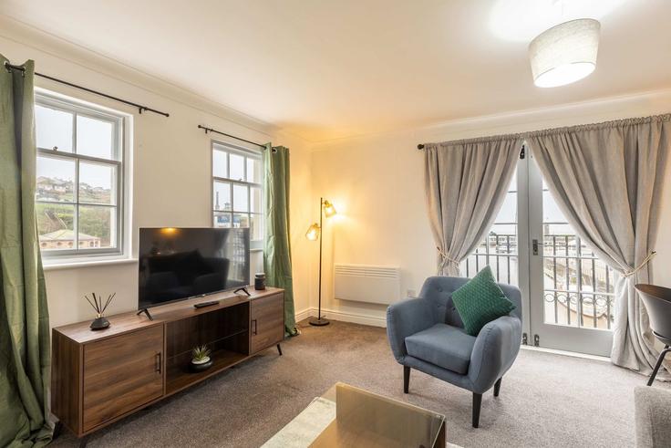 Elegant gestaltetes Wohnzimmer mit moderner Einrichtung in einer Wohnung im Building Slipway - mypropertyhost - 1467054 in Copeland District, Whitehaven Elegant gestaltetes Wohnzimmer mit moderner Einrichtung in einer Wohnung im Building Slipway - mypropertyhost - 1467054 in Copeland District, Whitehaven