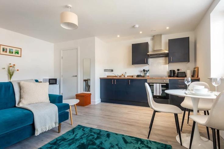 Elegante sala de estar con mobiliario moderno en un apartamento en Building Plantation Drive - mypropertyhost - 1270464 - LON en City of Bradford, Bradford Elegante sala de estar con mobiliario moderno en un apartamento en Building Plantation Drive - mypropertyhost - 1270464 - LON en City of Bradford, Bradford