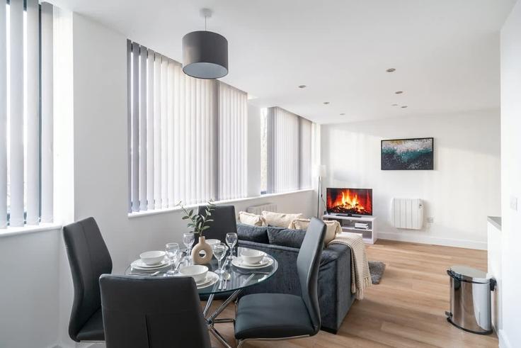 Manchester TraffordのBuilding Talbot Road - mypropertyhost - 1270296 - LONのアパートメントにある、モダンな家具を備えたエレガントなデザインのリビングルーム