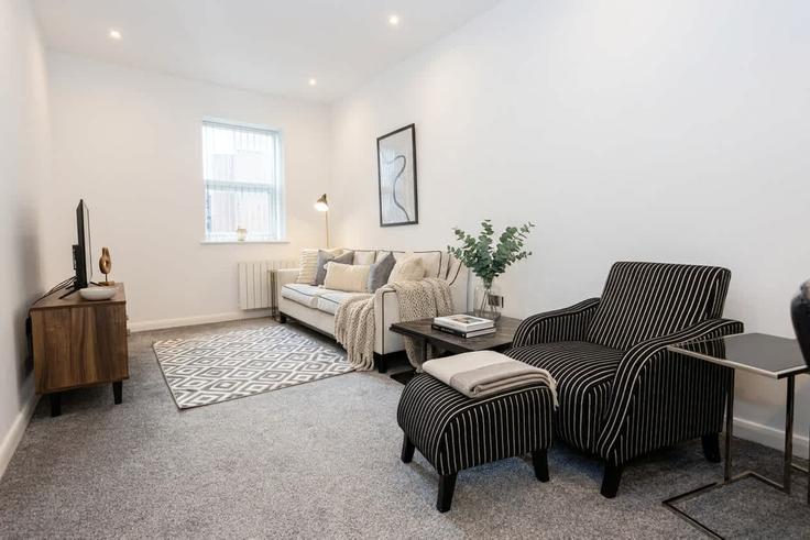 Building Churchgate - mypropertyhost - 1270110 - LON adresindeki bir dairede modern mobilyalarla zarif bir şekilde tasarlanmış oturma odası Bolton District, Bolton Building Churchgate - mypropertyhost - 1270110 - LON adresindeki bir dairede modern mobilyalarla zarif bir şekilde tasarlanmış oturma odası Bolton District, Bolton