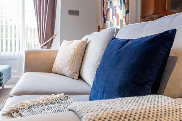 Salle de séjour élégante avec mobilier moderne dans un appartement à Building Baring Street - mypropertyhost - 1270601 - LON à South Tyneside, South Shields