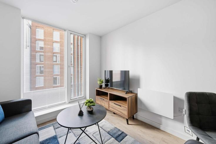 Elegant gestaltetes Wohnzimmer mit moderner Einrichtung in einer Wohnung im Building Bradford Street - mypropertyhost - 1638415 in Birmingham District, Birmingham Elegant gestaltetes Wohnzimmer mit moderner Einrichtung in einer Wohnung im Building Bradford Street - mypropertyhost - 1638415 in Birmingham District, Birmingham