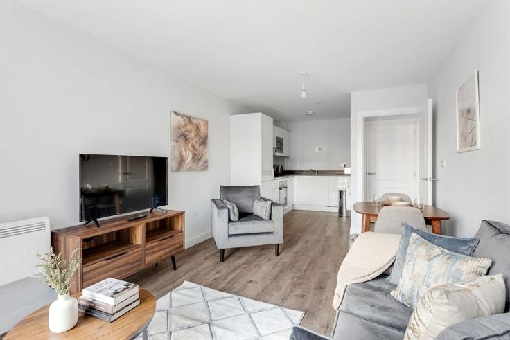 Salle de séjour élégante avec mobilier moderne dans un appartement à Building Bradford Street - mypropertyhost - 1270049 - LON à Birmingham District, Birmingham Salle de séjour élégante avec mobilier moderne dans un appartement à Building Bradford Street - mypropertyhost - 1270049 - LON à Birmingham District, Birmingham